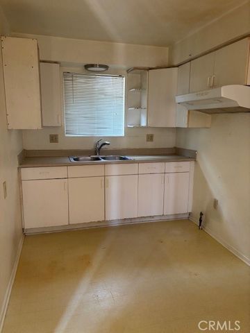 111 N Victoria Avenue, Corona, CA 92879