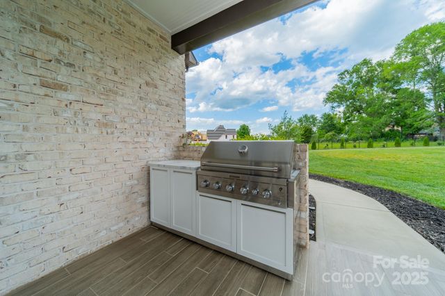 8102 Rolling Fields Road, Charlotte, NC 28227