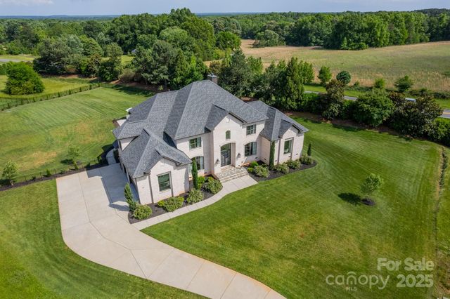 8102 Rolling Fields Road, Charlotte, NC 28227