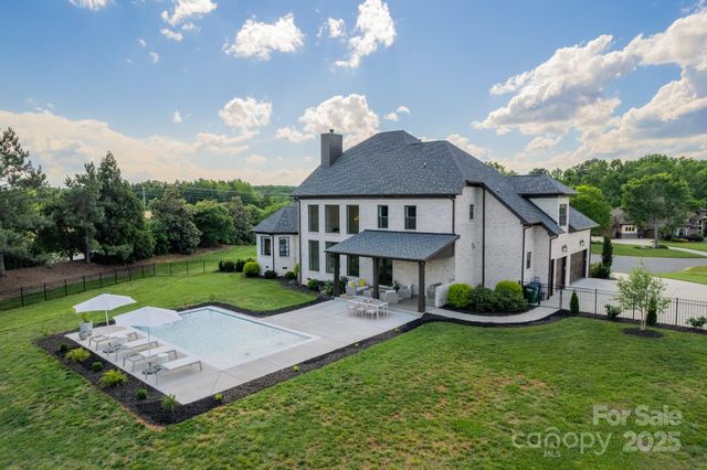 8102 Rolling Fields Road, Charlotte, NC 28227