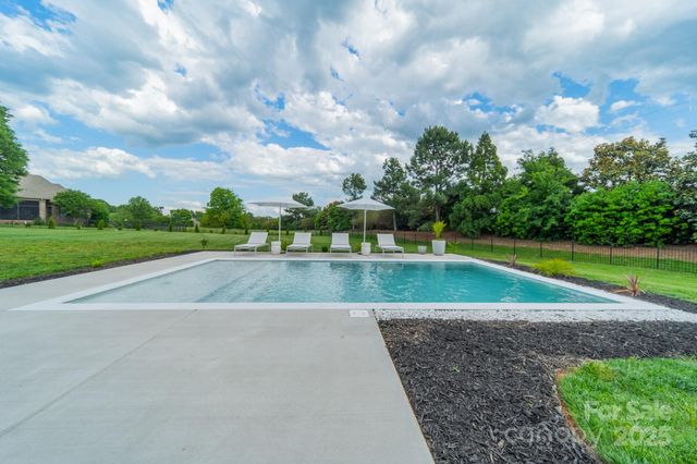 8102 Rolling Fields Road, Charlotte, NC 28227