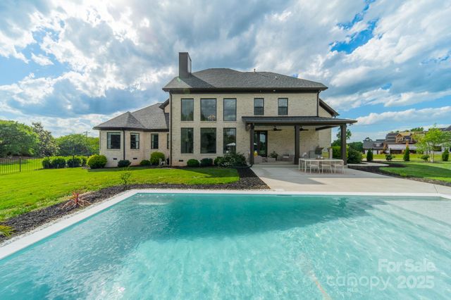 8102 Rolling Fields Road, Charlotte, NC 28227