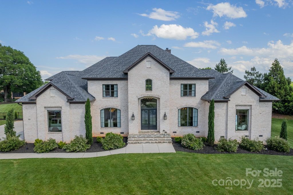 8102 Rolling Fields Road, Charlotte, NC 28227