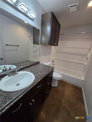 1037 W Court Street C, Seguin, TX 78155