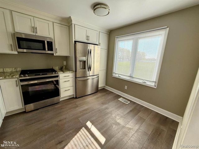 3305 Jib Lane, Detroit, MI 48207
