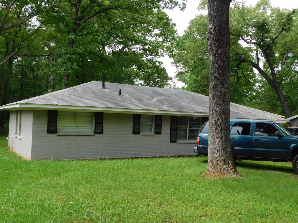 714 NE 5th Street, Springhill, LA 71075