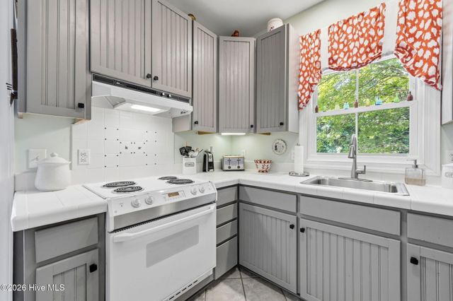444 E Creekview Drive, Hampstead, NC 28443