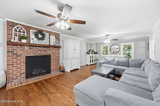 444 E Creekview Drive, Hampstead, NC 28443