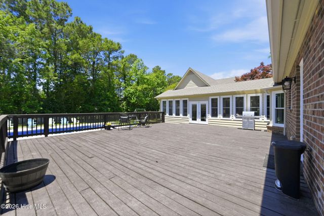 444 E Creekview Drive, Hampstead, NC 28443