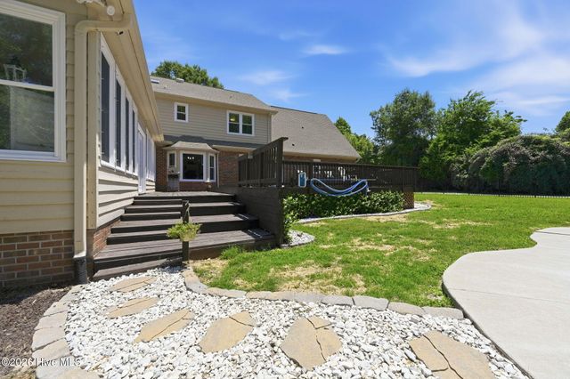 444 E Creekview Drive, Hampstead, NC 28443