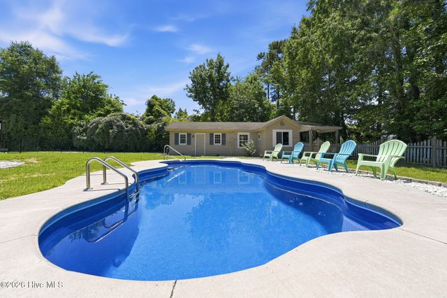 444 E Creekview Drive, Hampstead, NC 28443