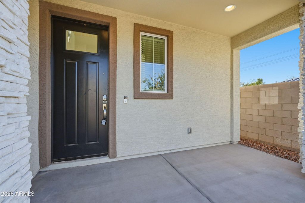 Image 3 of property listing at 6521 N 15TH Drive, Phoenix, AZ 85015