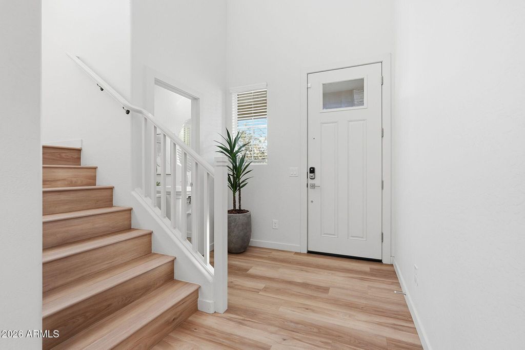 Image 4 of property listing at 6521 N 15TH Drive, Phoenix, AZ 85015