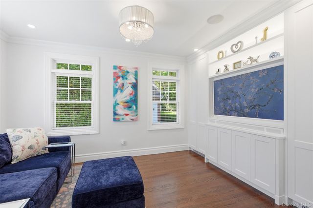 77 Mud Road, Setauket, NY 11733