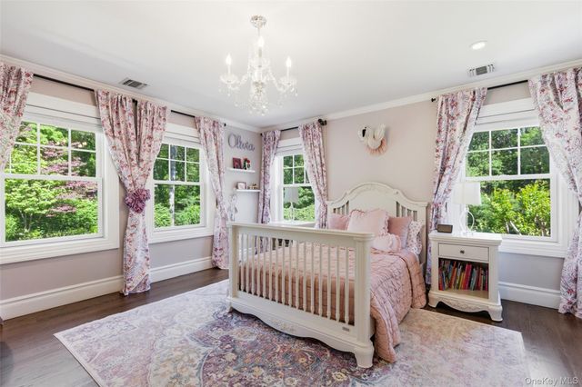 77 Mud Road, Setauket, NY 11733