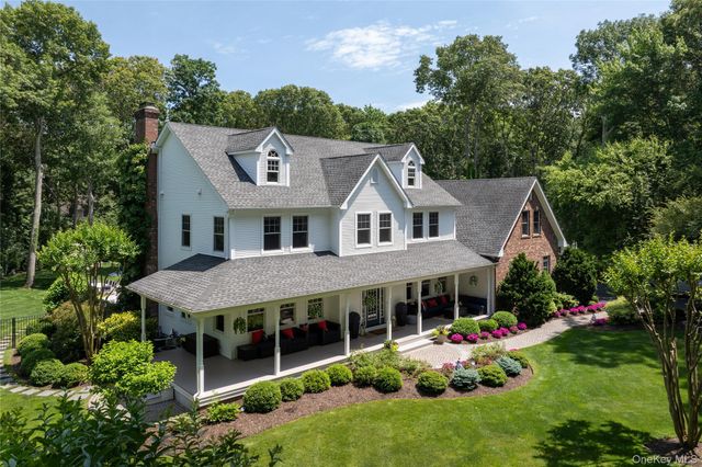 77 Mud Road, Setauket, NY 11733