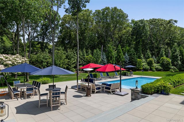 77 Mud Road, Setauket, NY 11733