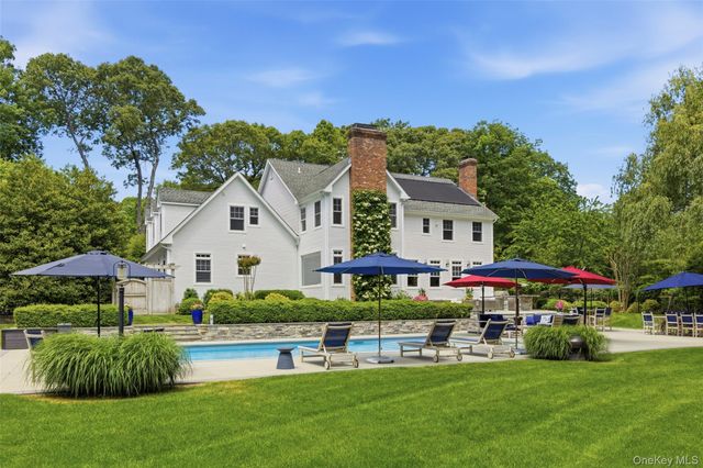 77 Mud Road, Setauket, NY 11733
