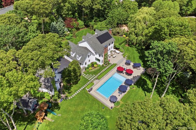 77 Mud Road, Setauket, NY 11733