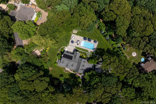 77 Mud Road, Setauket, NY 11733
