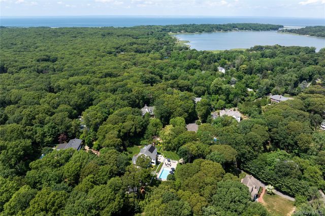 77 Mud Road, Setauket, NY 11733