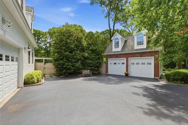 77 Mud Road, Setauket, NY 11733