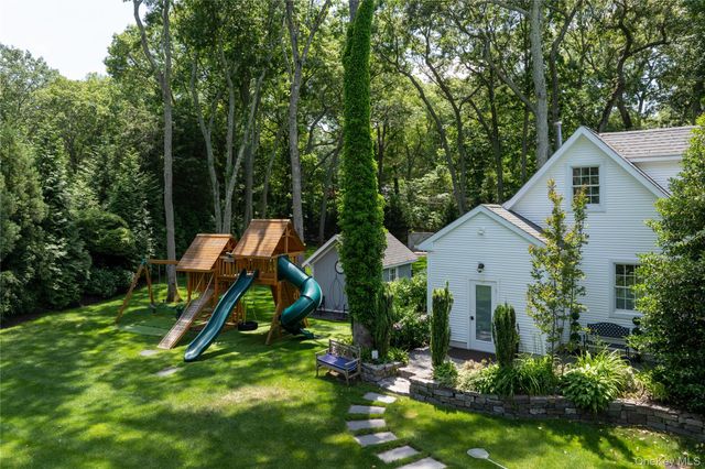 77 Mud Road, Setauket, NY 11733
