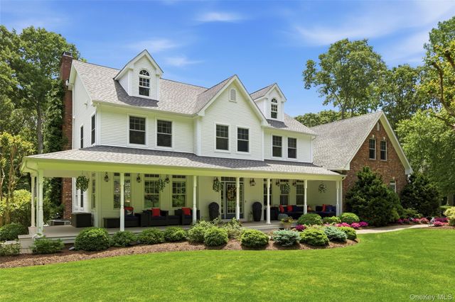 77 Mud Road, Setauket, NY 11733