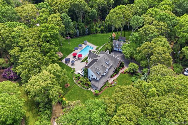 77 Mud Road, Setauket, NY 11733