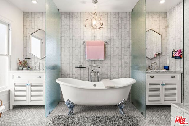 1841 Wellington Road, Los Angeles, CA 90019