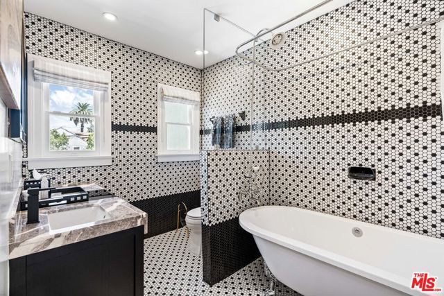 1841 Wellington Road, Los Angeles, CA 90019