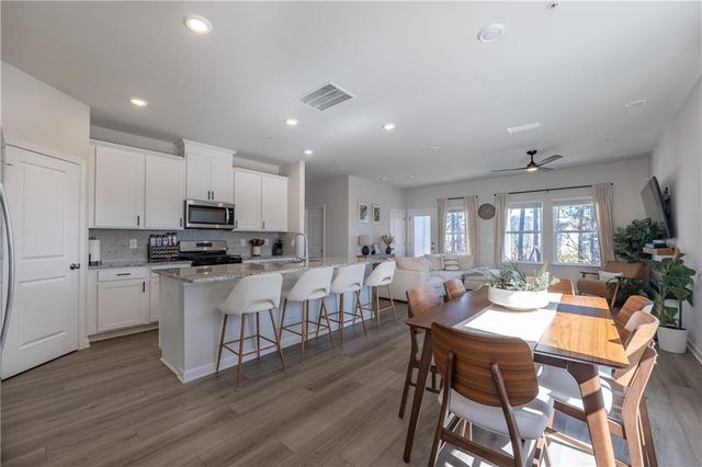 6415 Apalachee SE Way, Smyrna, GA 30126