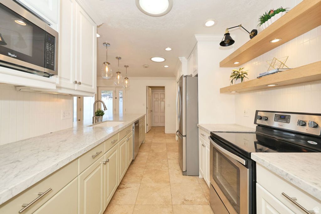 Image 14 of property listing at 4143 S 635 E, Murray, UT 84107