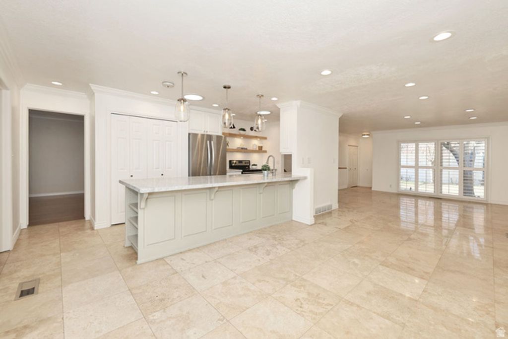 Image 7 of property listing at 4143 S 635 E, Murray, UT 84107