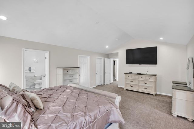 18 KELLY DR, Sicklerville, NJ 08081