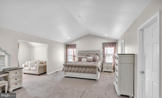 18 KELLY DR, Sicklerville, NJ 08081