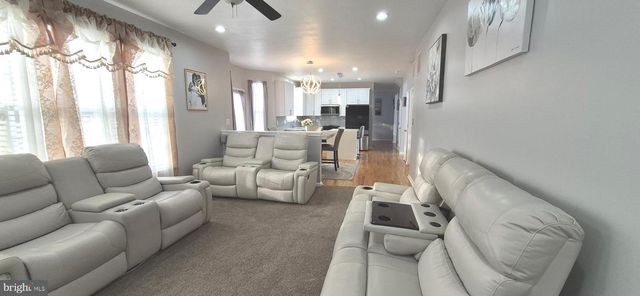 18 KELLY DR, Sicklerville, NJ 08081