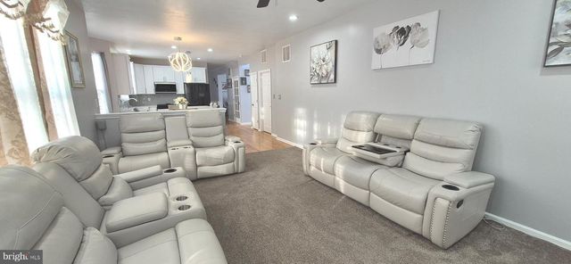 18 KELLY DR, Sicklerville, NJ 08081