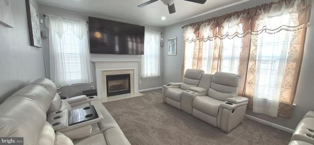 18 KELLY DR, Sicklerville, NJ 08081