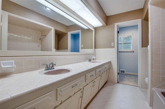 113 Overhill Drive, Waxahachie, TX 75165