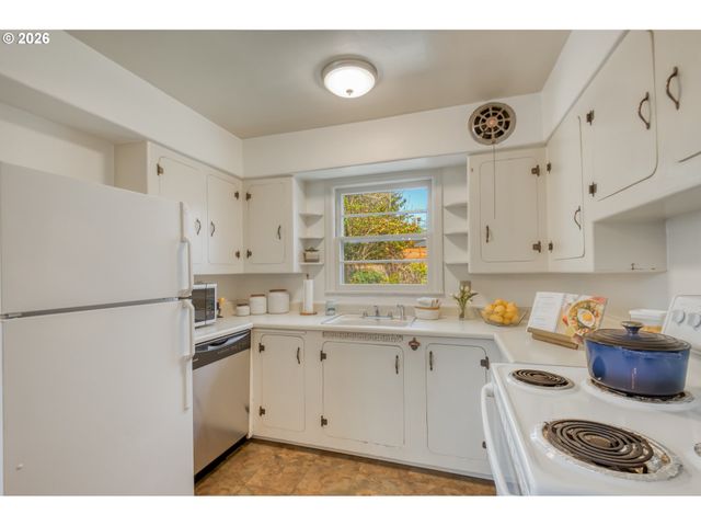 7645 Se LINCOLN St, Portland, OR 97215