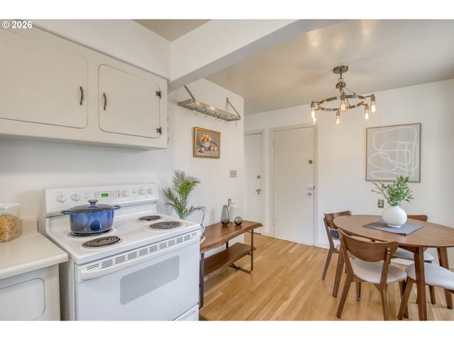 7645 Se LINCOLN St, Portland, OR 97215