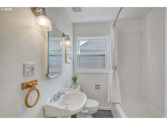 7645 Se LINCOLN St, Portland, OR 97215