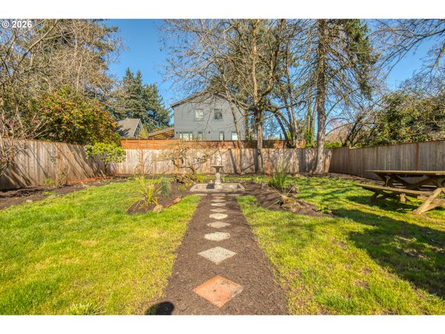 7645 Se LINCOLN St, Portland, OR 97215