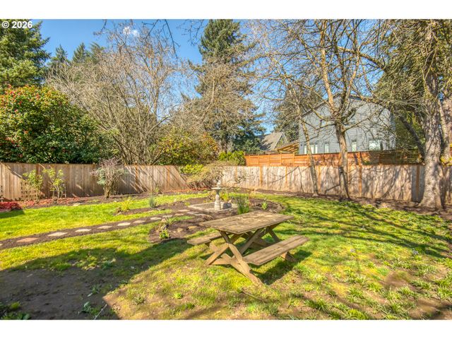 7645 Se LINCOLN St, Portland, OR 97215