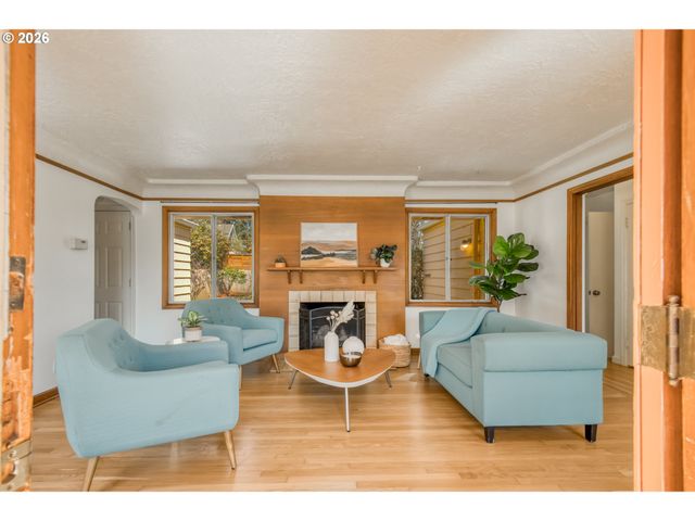 7645 Se LINCOLN St, Portland, OR 97215