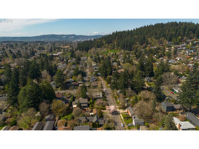 7645 Se LINCOLN St, Portland, OR 97215