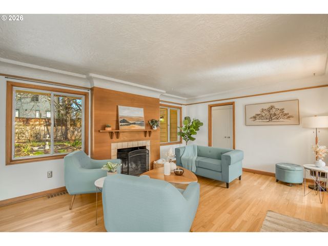 7645 Se LINCOLN St, Portland, OR 97215