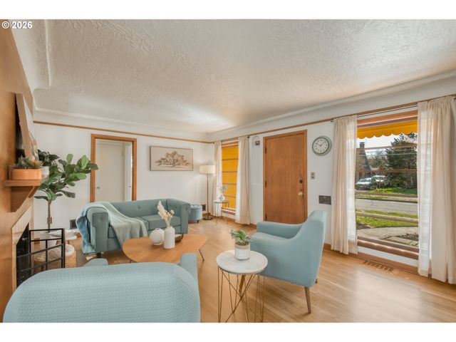 7645 Se LINCOLN St, Portland, OR 97215