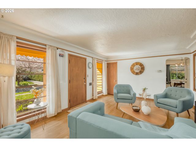 7645 Se LINCOLN St, Portland, OR 97215